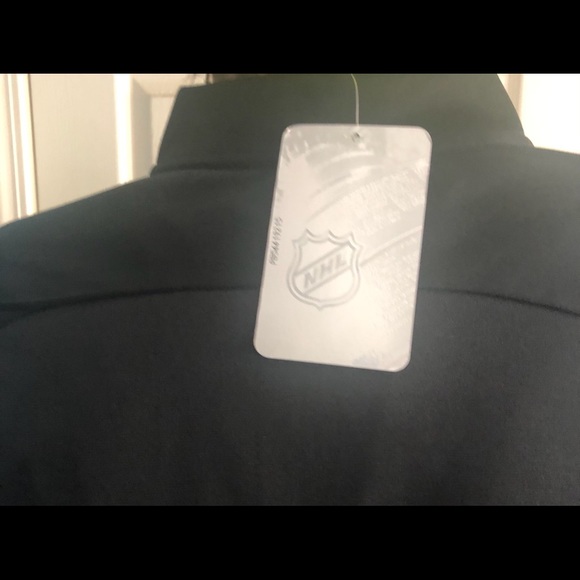 Brand new men’s Boston Bruins quarter zip - Picture 4 of 15